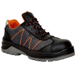 Offers and Deals in UAE For Vaultex nha low ankle safety shoes 