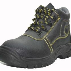 Buy SAFETY SHOES from Makso General Trading L.l.c in UAE