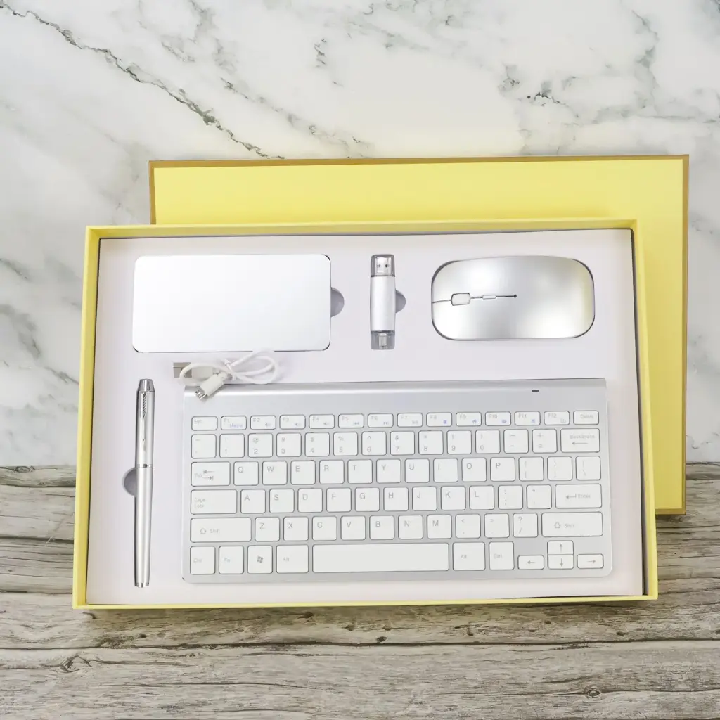 Buy VIP SPECIAL GIFT SET 5 PCS from Concept Plus Trading in UAE